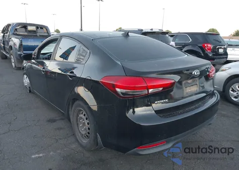 2018 Kia Forte Lx z USA, uszkodzony, nr VIN 3KPFK4A79JE184676